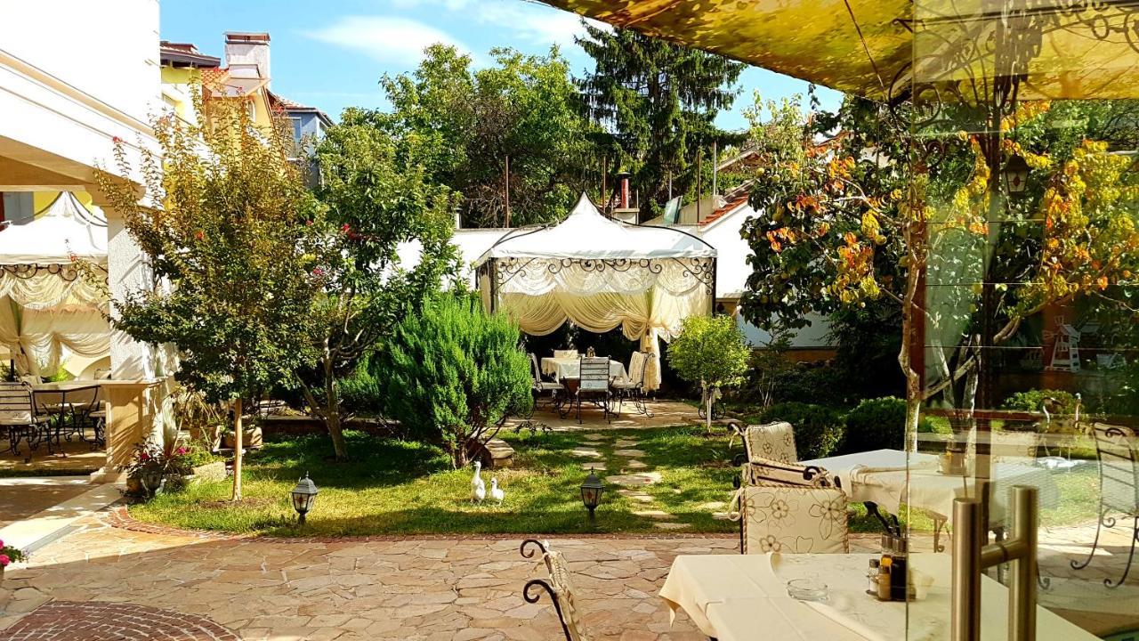 Hotel Green Garden Шумен Экстерьер фото