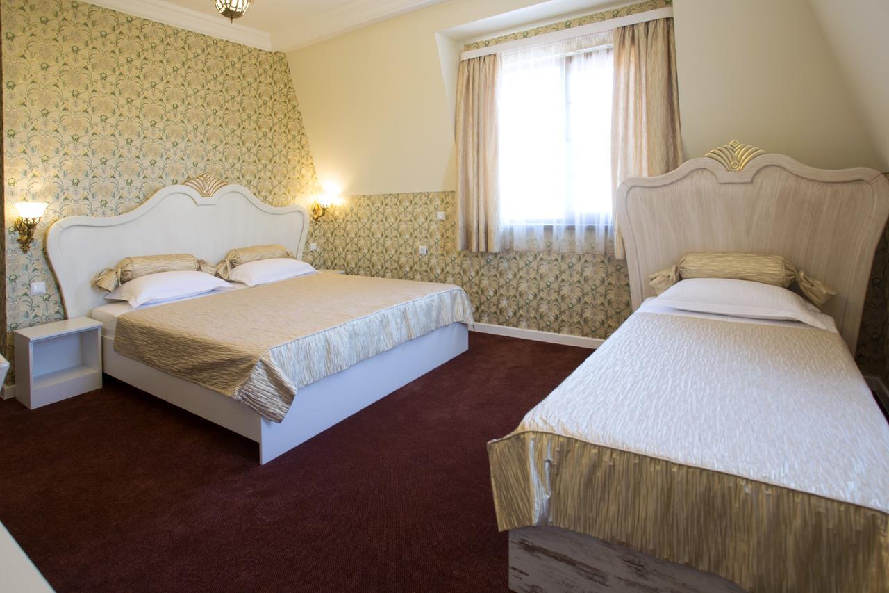 Hotel Green Garden Шумен Экстерьер фото